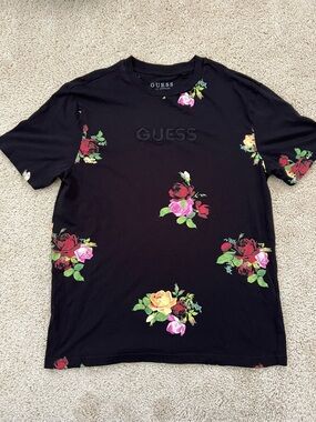 GUESS Floral Short Sleeve Shirt Men's Medium Black Crew Neck Logo Los Angeles